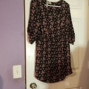 Floral mid sleeve, short dress